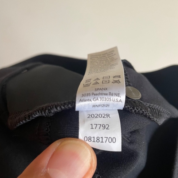 Spanx The Perfect Black Pant, Ankle 4-Pocket - Picture 10 of 10